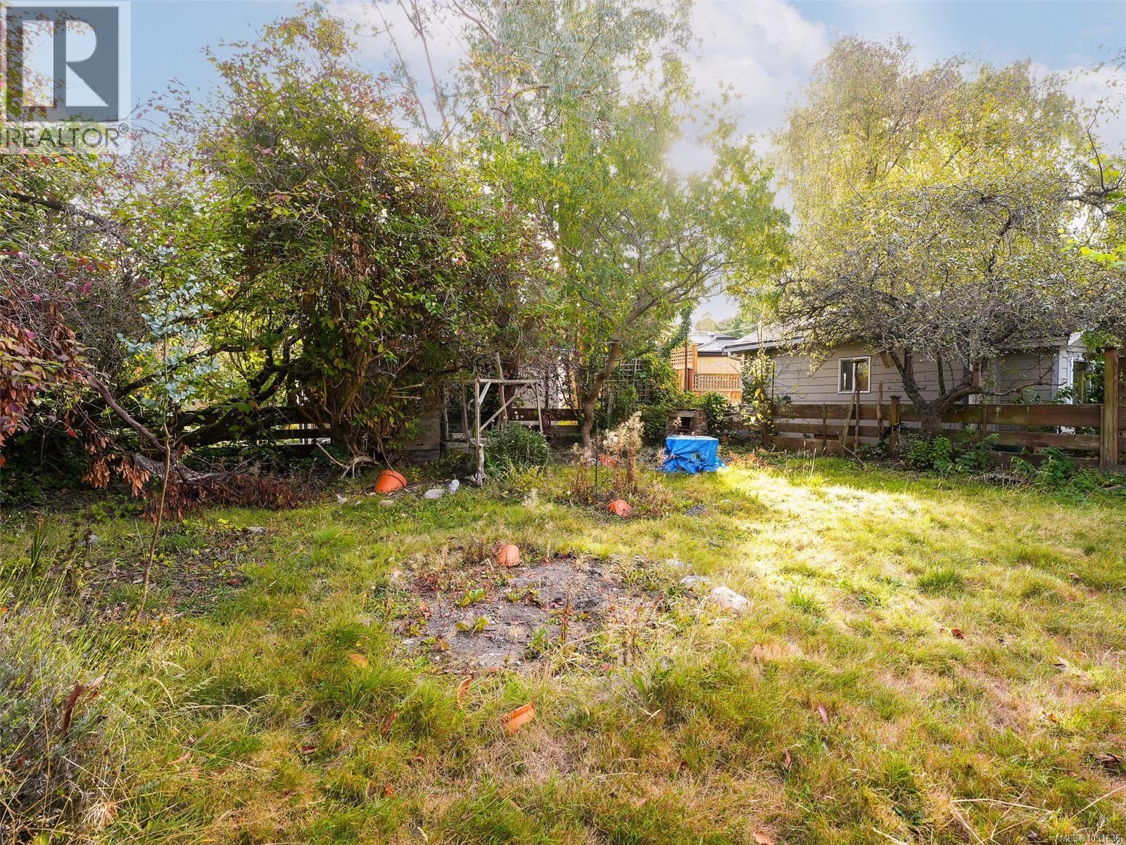  667 St. Patrick Street, Oak Bay