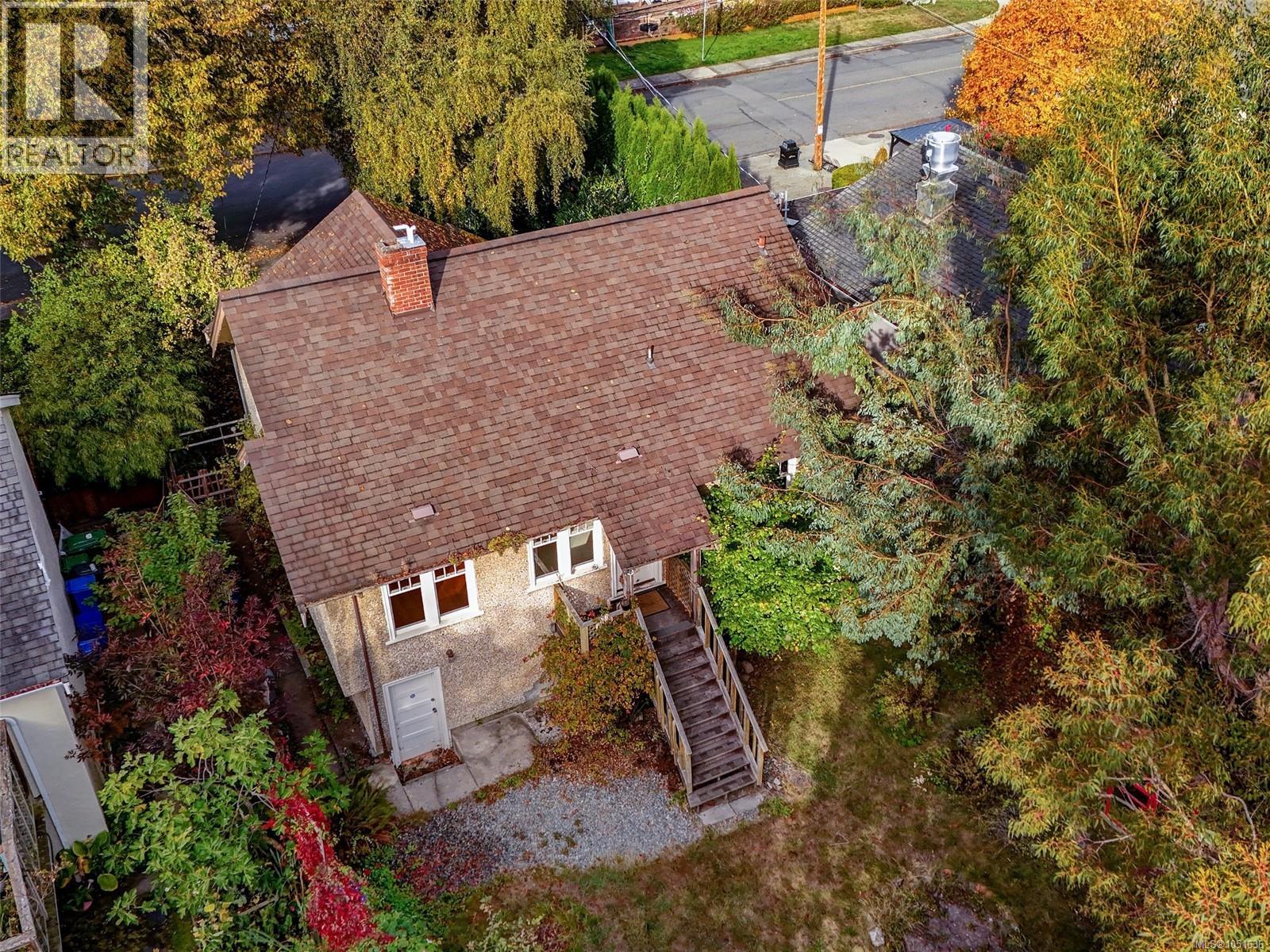  667 St. Patrick Street, Oak Bay