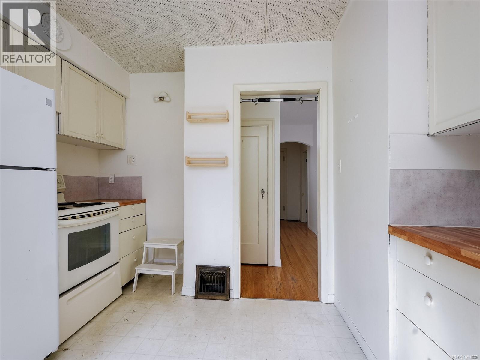  667 St. Patrick Street, Oak Bay