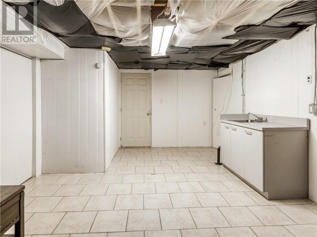 68 Pine Street - Image 30