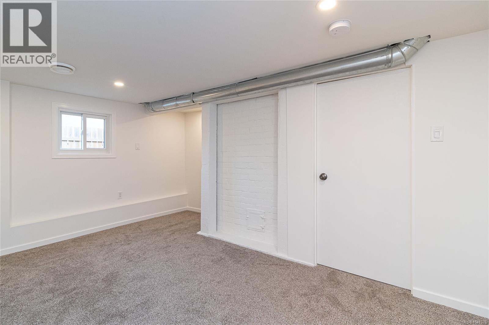 890 Darwin Ave - Image 29