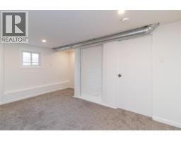 890 Darwin Ave, Saanich, BC V8X2X6 Photo 29
