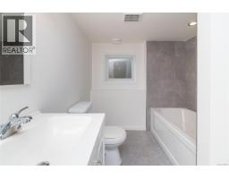 890 Darwin Ave, Saanich, BC V8X2X6 Photo 28