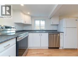 890 Darwin Ave, Saanich, BC V8X2X6 Photo 24