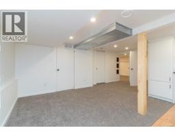 890 Darwin Ave, Saanich, BC V8X2X6 Photo 21