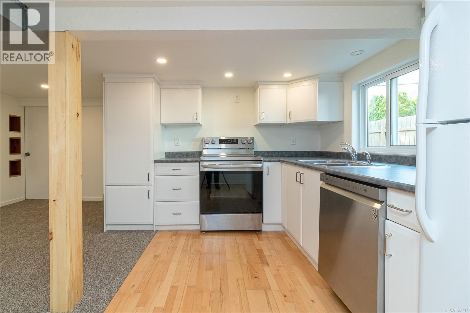 890 Darwin Ave - Image 23