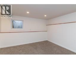 890 Darwin Ave, Saanich, BC V8X2X6 Photo 27
