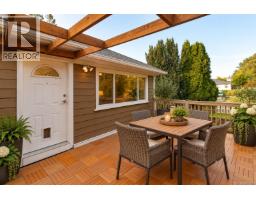 890 Darwin Ave, Saanich, BC V8X2X6 Photo 34
