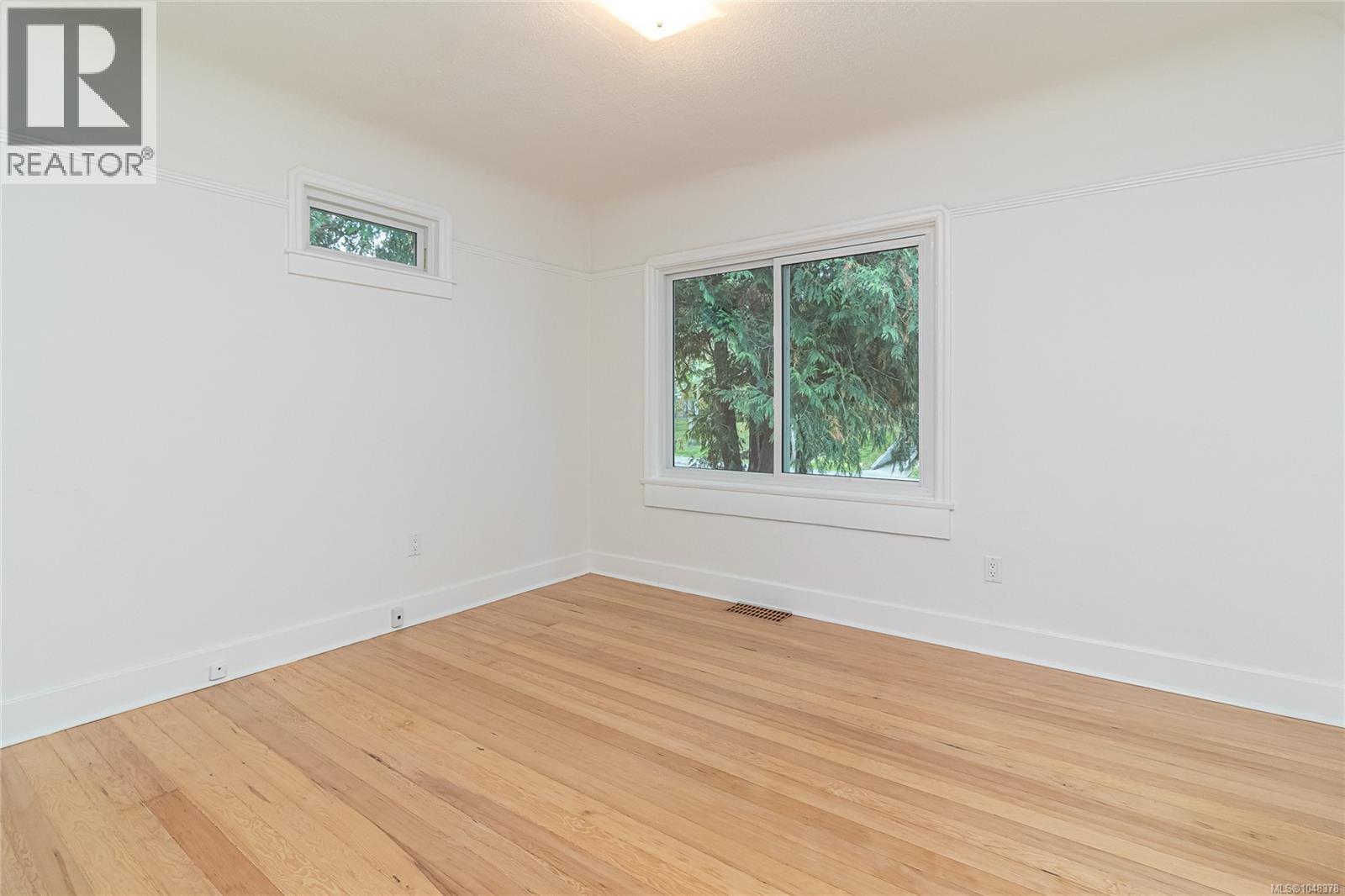 890 Darwin Ave - Image 18