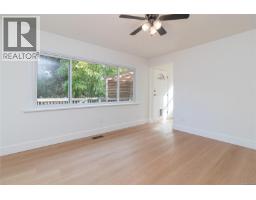 Bedroom - 890 Darwin Ave, Saanich, BC V8X2X6 Photo 11