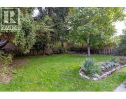 890 Darwin Ave, Saanich, BC V8X2X6 Photo 33