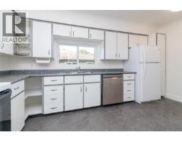 Entrance - 890 Darwin Ave, Saanich, BC V8X2X6 Photo 9