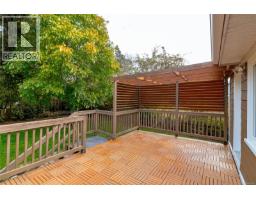 890 Darwin Ave, Saanich, BC V8X2X6 Photo 37