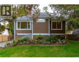 890 Darwin Ave, Saanich, BC V8X2X6 Photo 41
