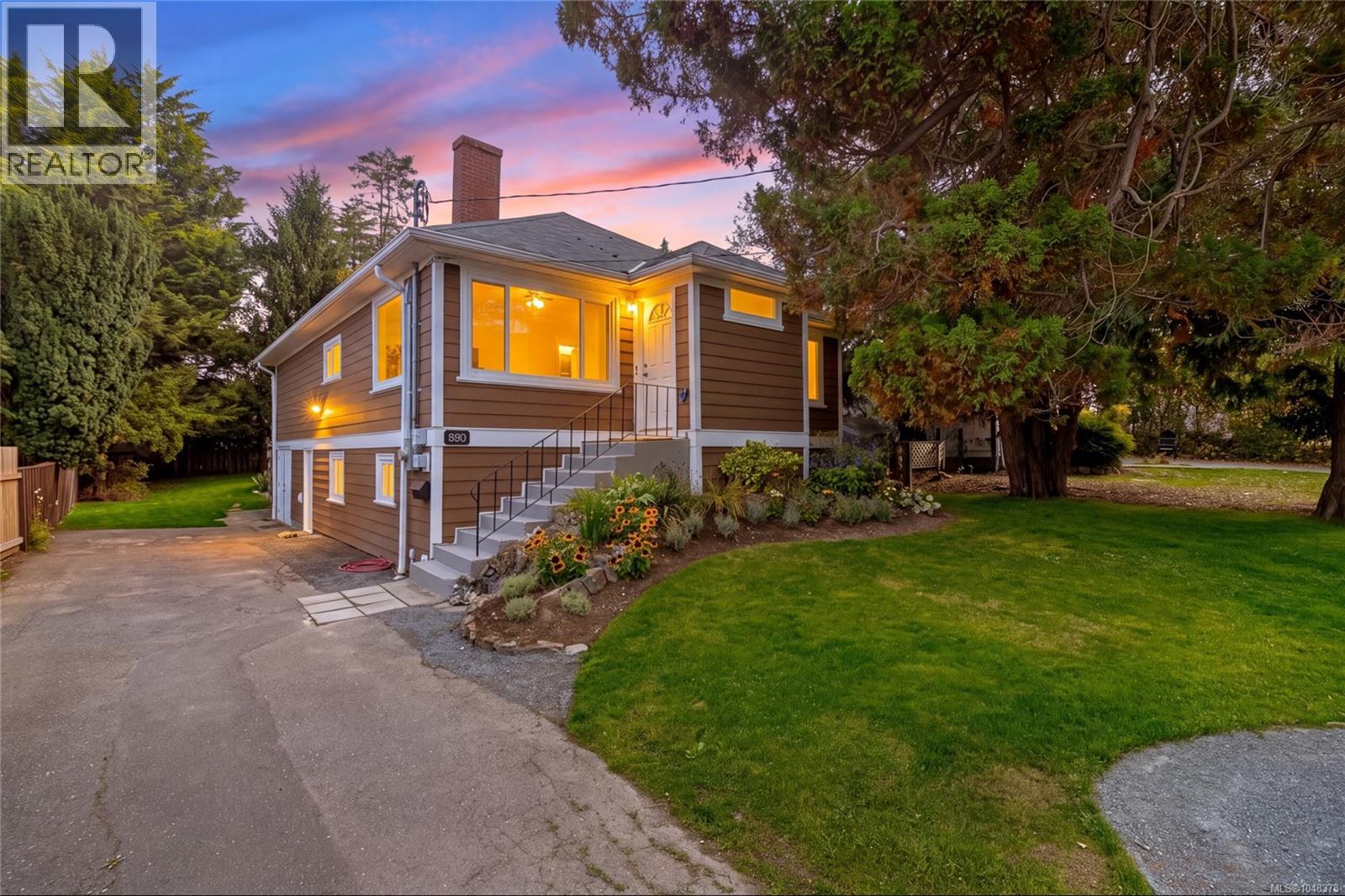 890 Darwin Ave - 1
