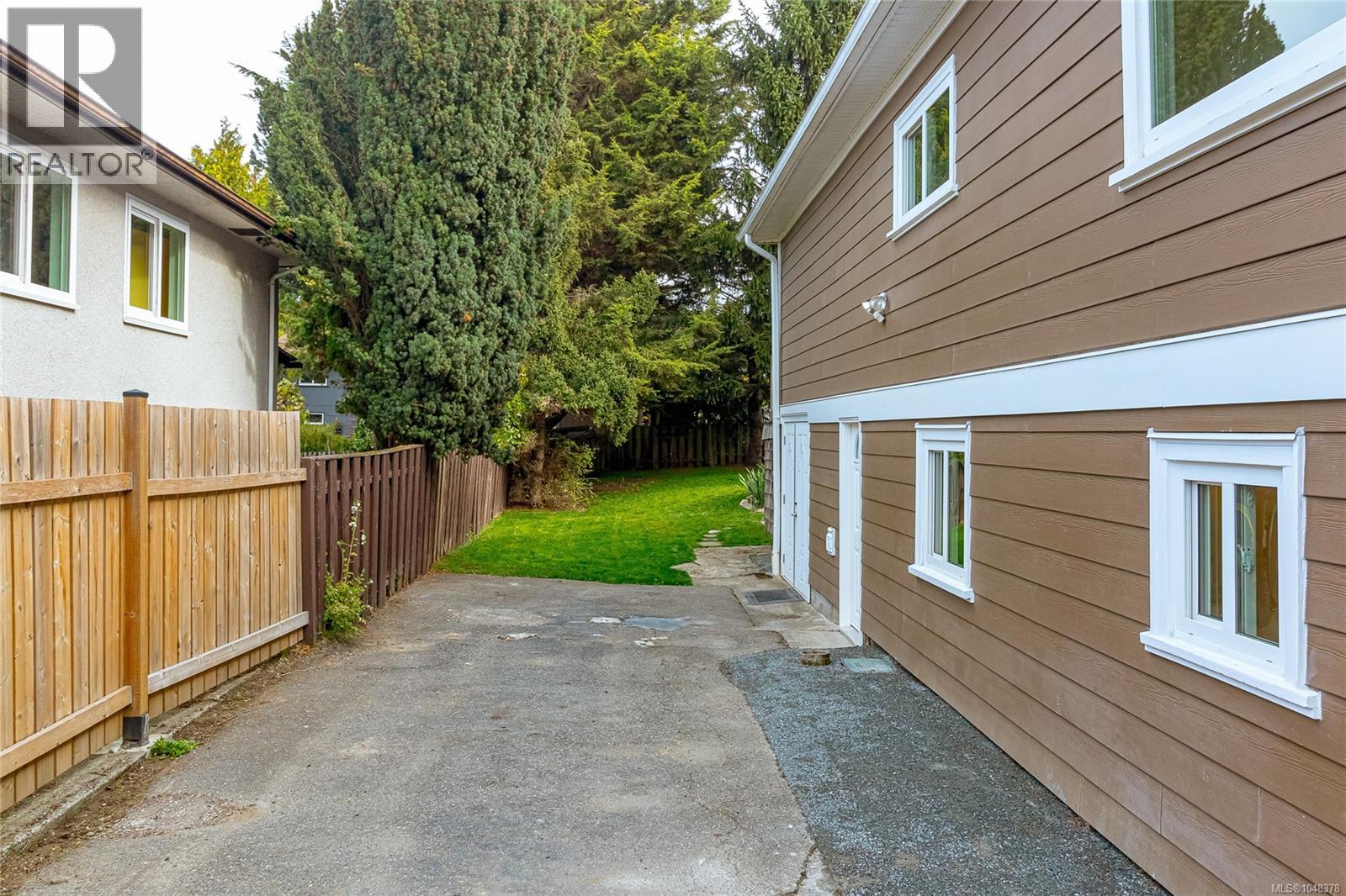 890 Darwin Ave - Image 32