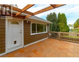 890 Darwin Ave, Saanich, BC V8X2X6 Photo 35