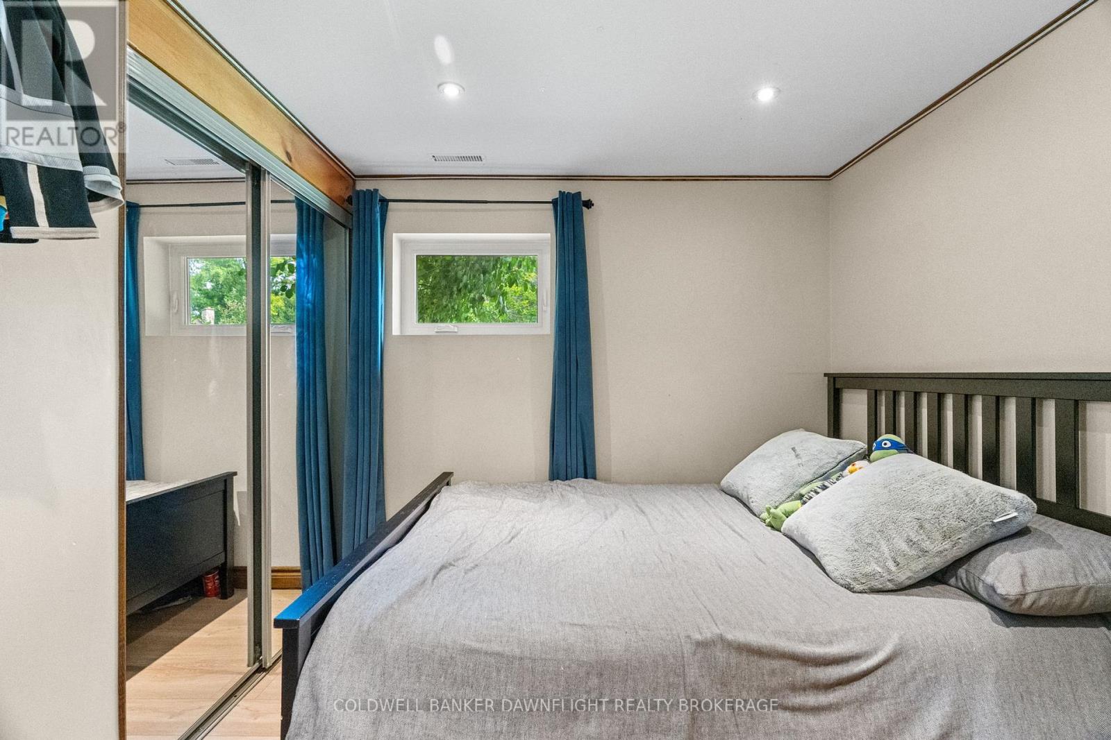 16 LANSDOWNE PARK CRESCENT - Image 22