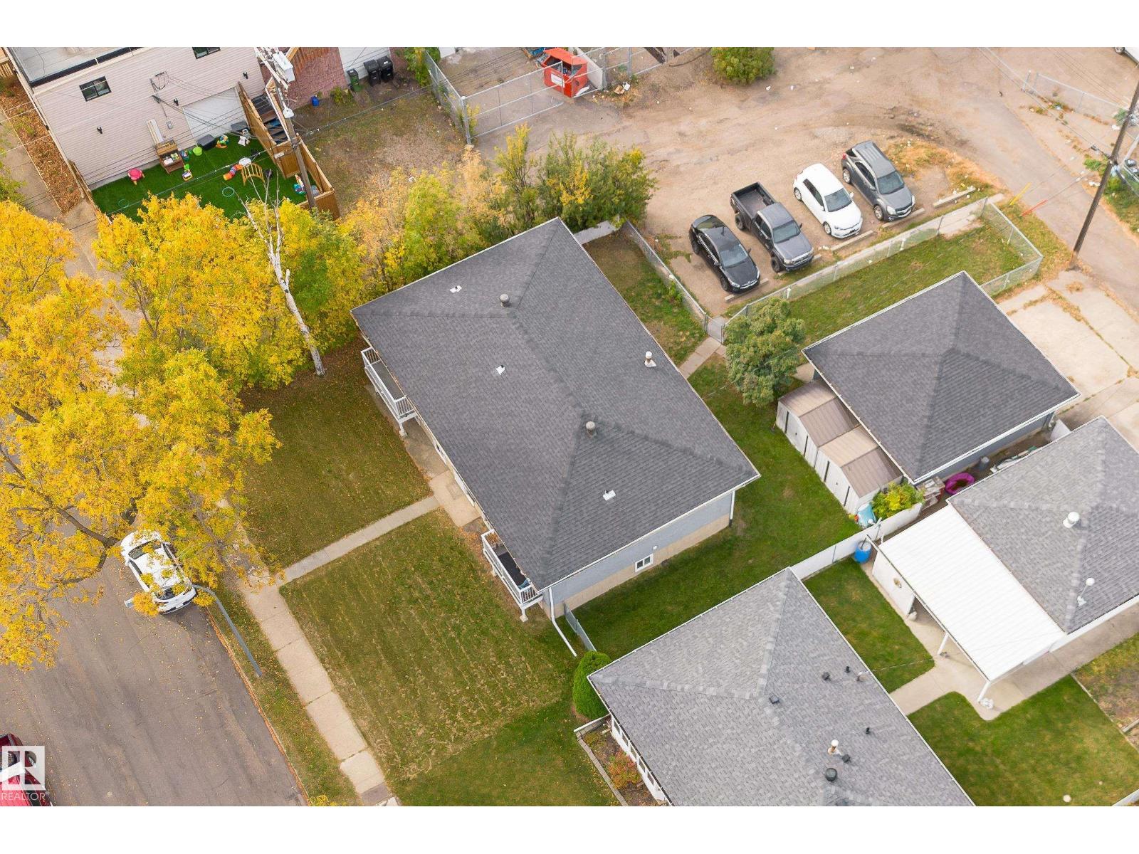 11812 45 ST NW - 1
