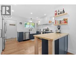 632 44 Avenue NW - photo 4