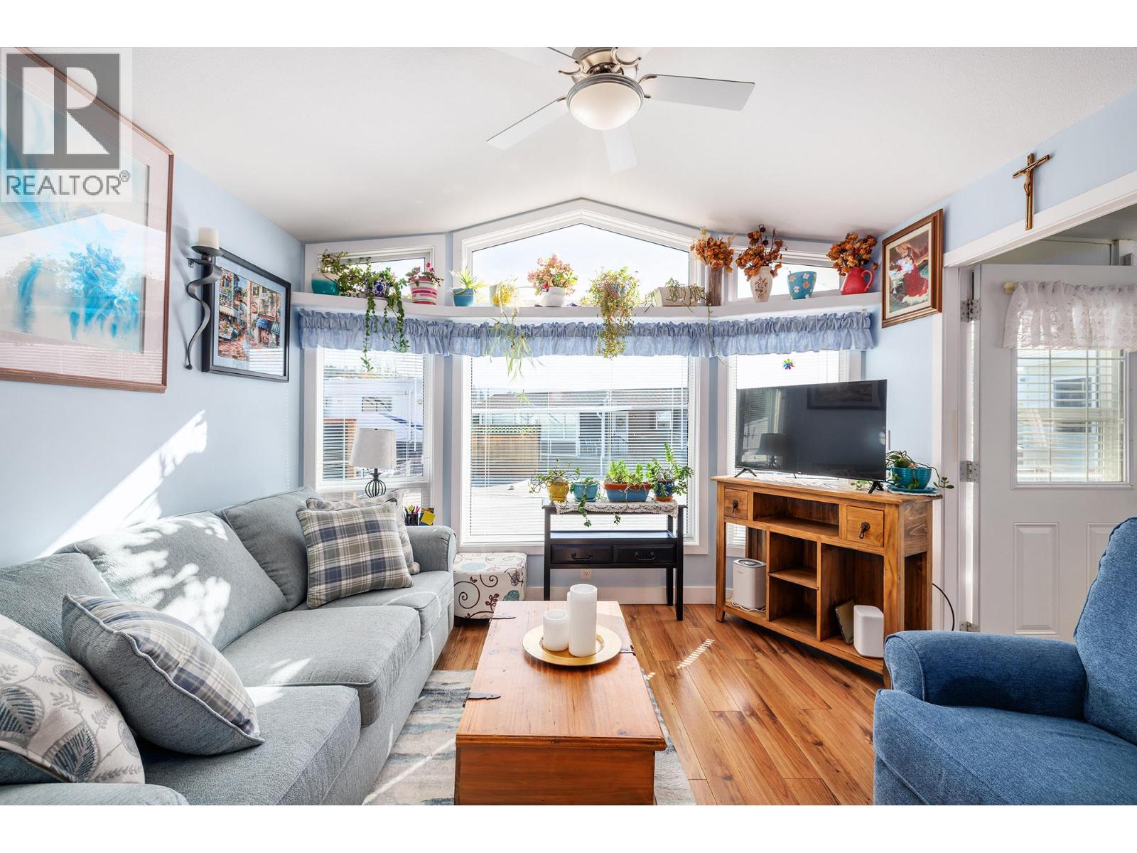 #313 415 Commonwealth Road - 4