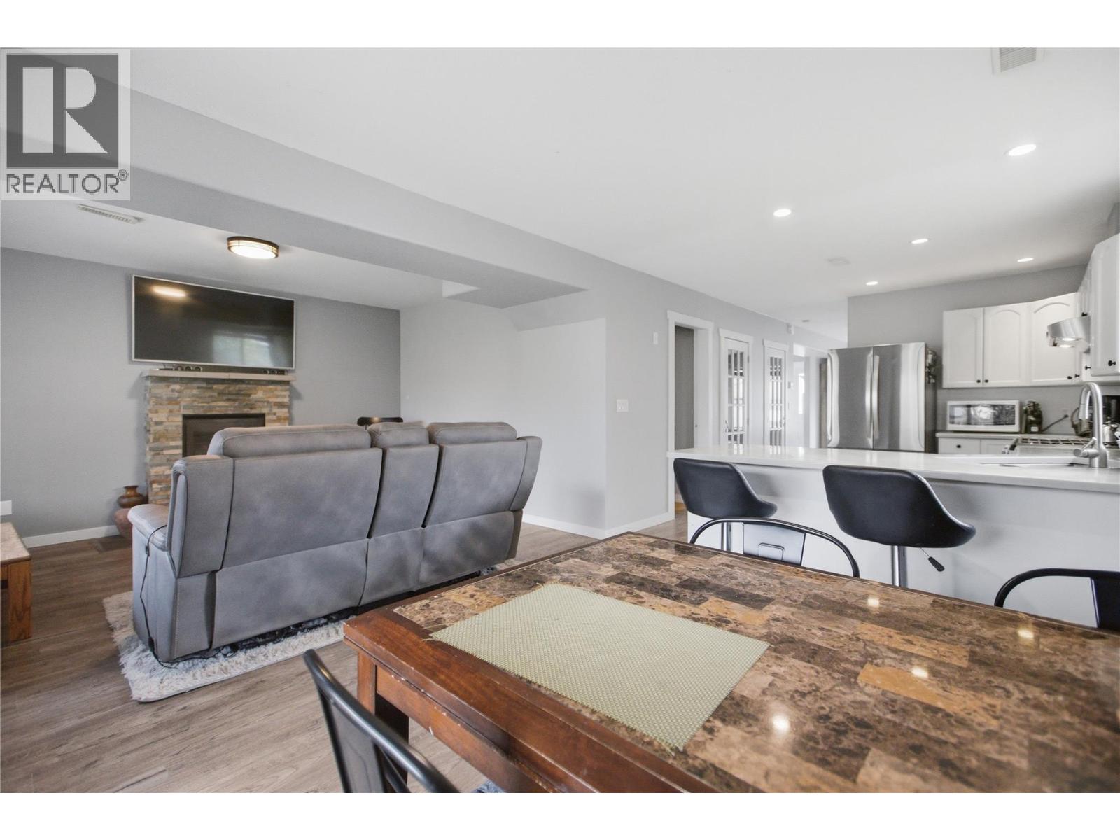 2624 Joyce Avenue - 18