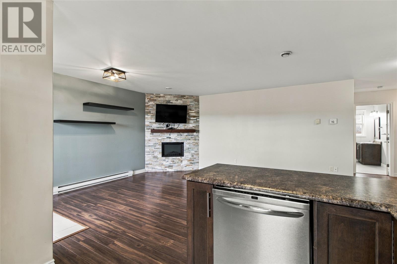#4 405 Blackmarsh Road - 19