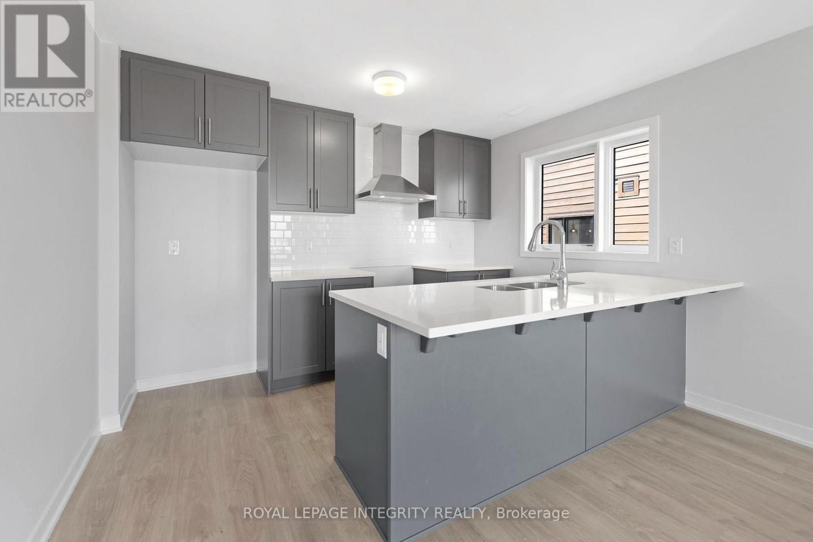 Commercial Properties for Rent in Ottawa – 622 PARNIAN PRIVATE – By Peter Sagos - Image 8