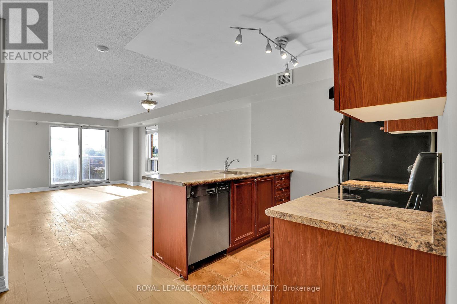 429 Somerset Street W
