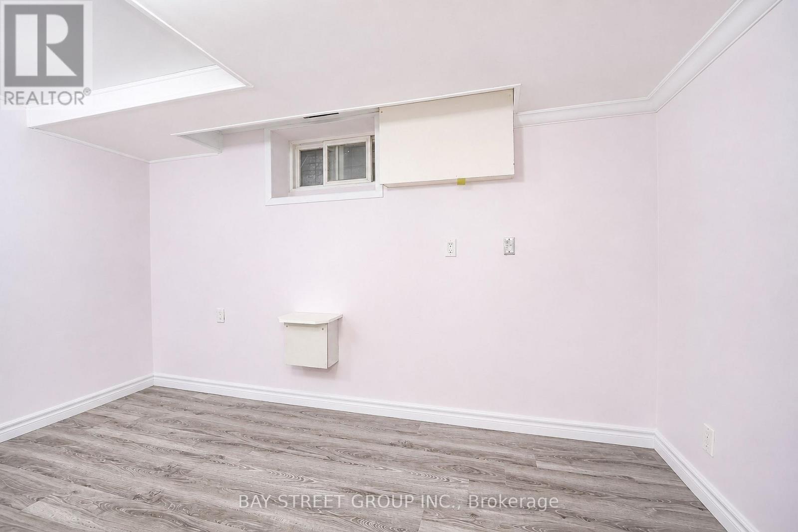 54 THYRA AVENUE - 30