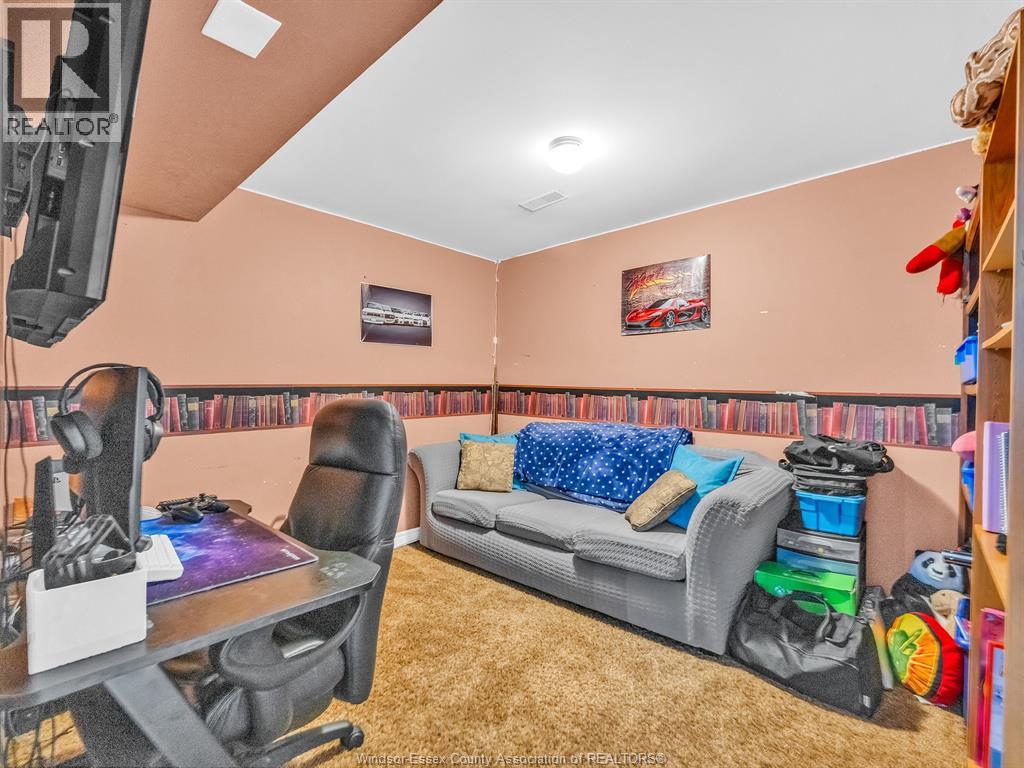 2575 WILDBERRY - 38