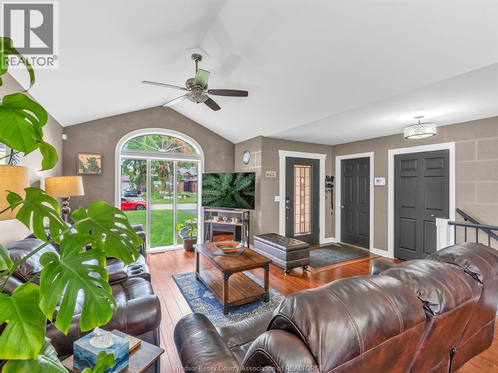 2575 WILDBERRY - 11