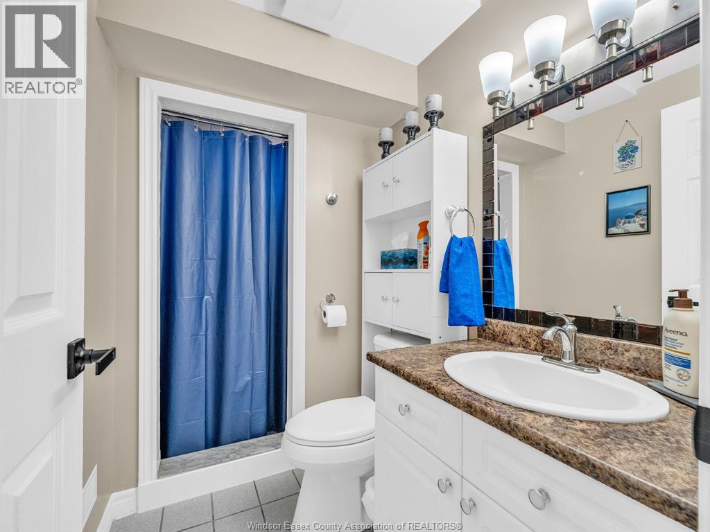 2575 WILDBERRY - 41