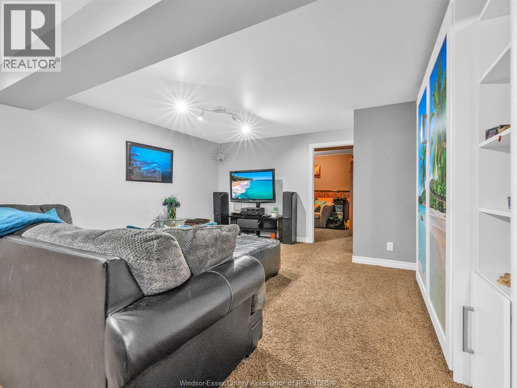 2575 WILDBERRY - 35