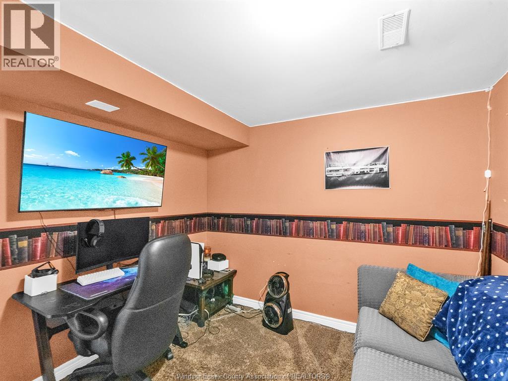 2575 WILDBERRY - Image 39