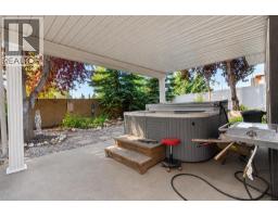 44 Strathlea Close Sw, Calgary, AB T3H5C6 Photo 35