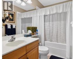 44 Strathlea Close Sw, Calgary, AB T3H5C6 Photo 16