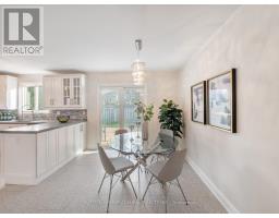 Family room - 11 Espby Court, Richmond Hill, ON L4C9L2 Photo 9