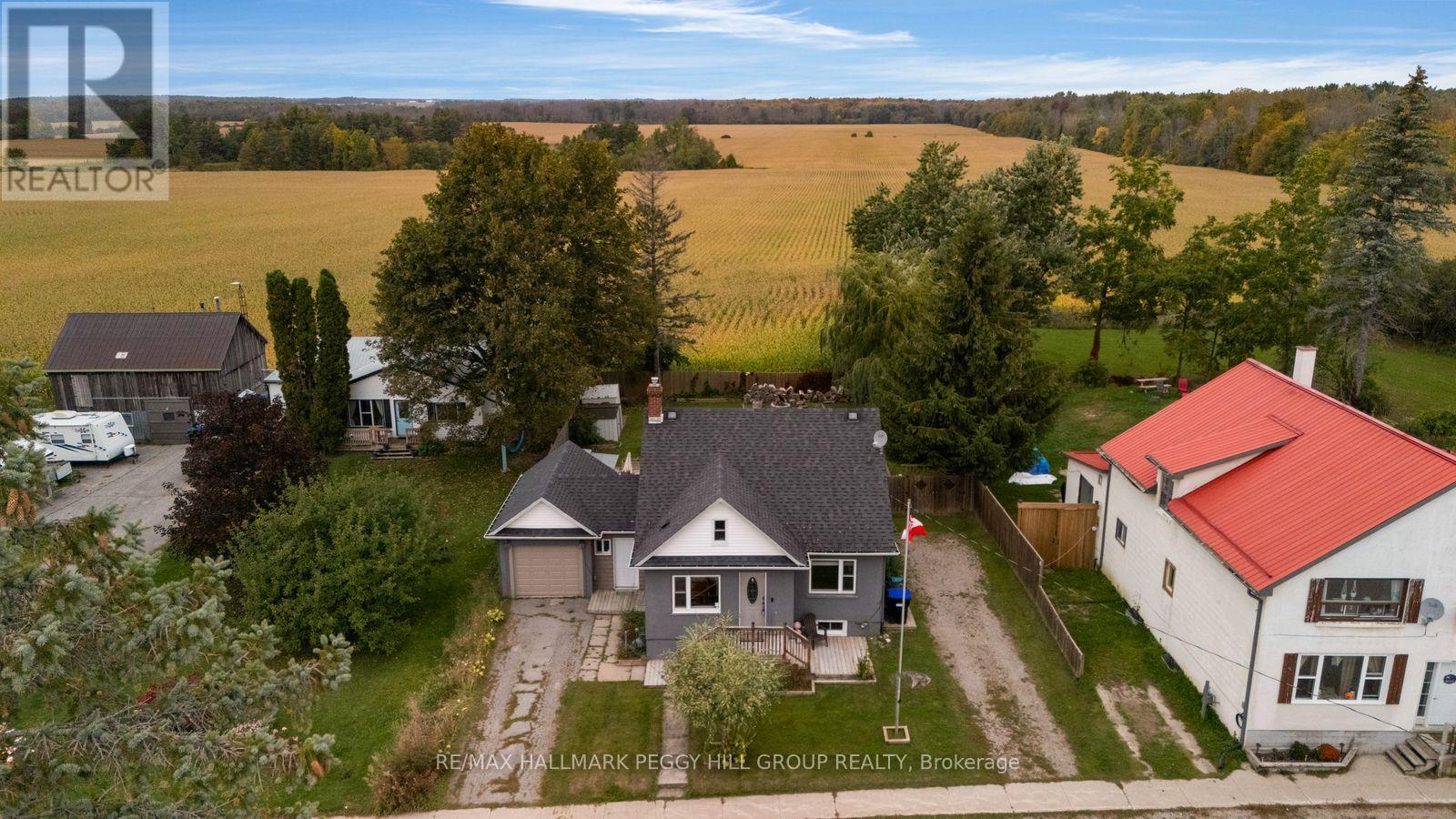 1556 Flos Rd 4, Springwater photo 2