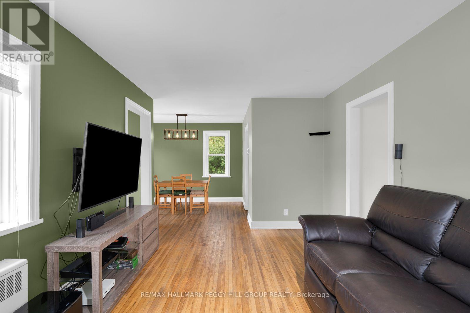 1556 Flos Rd 4, Springwater photo 7