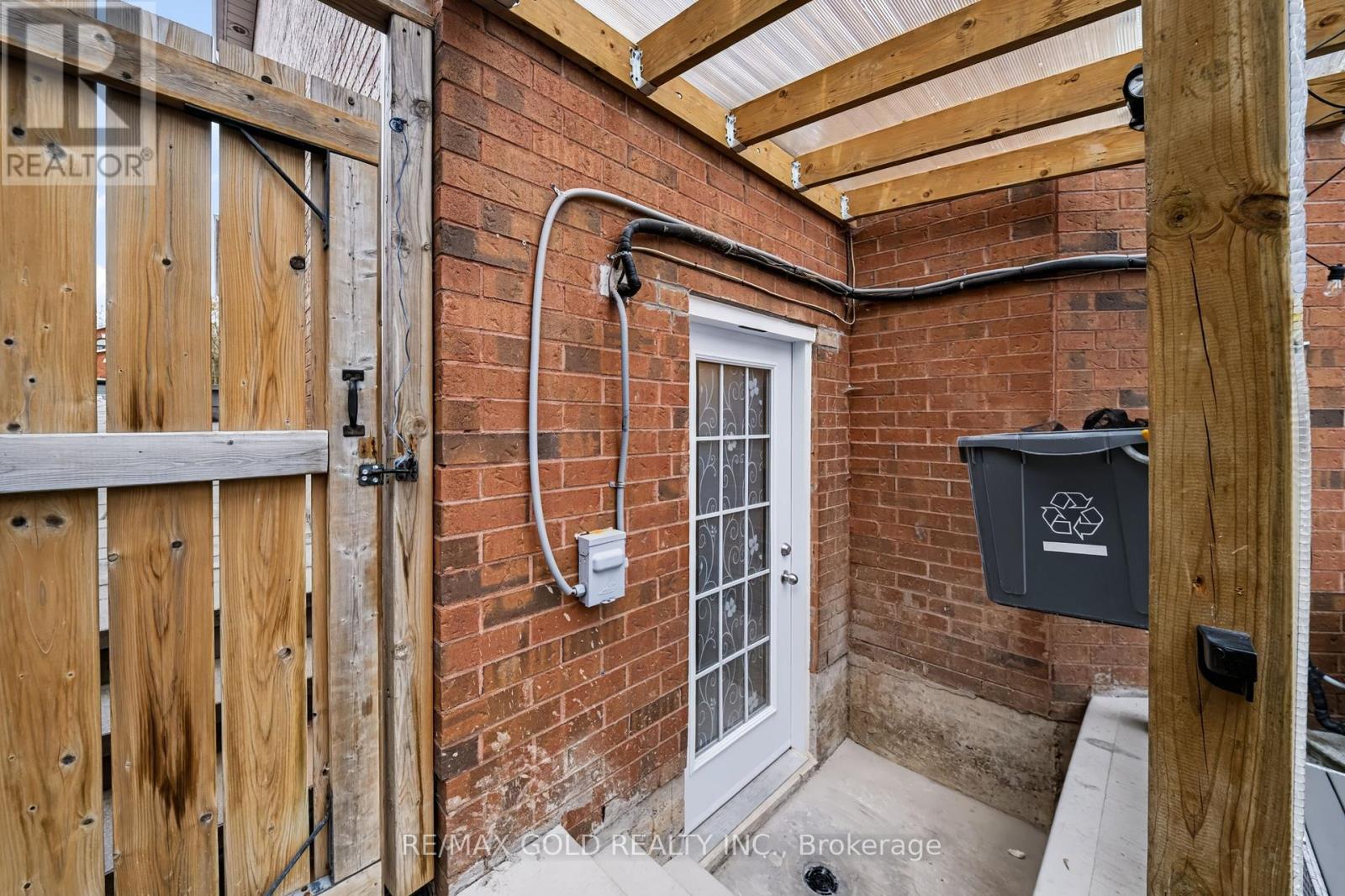 43 GOLDEN MEADOW ROAD - 44