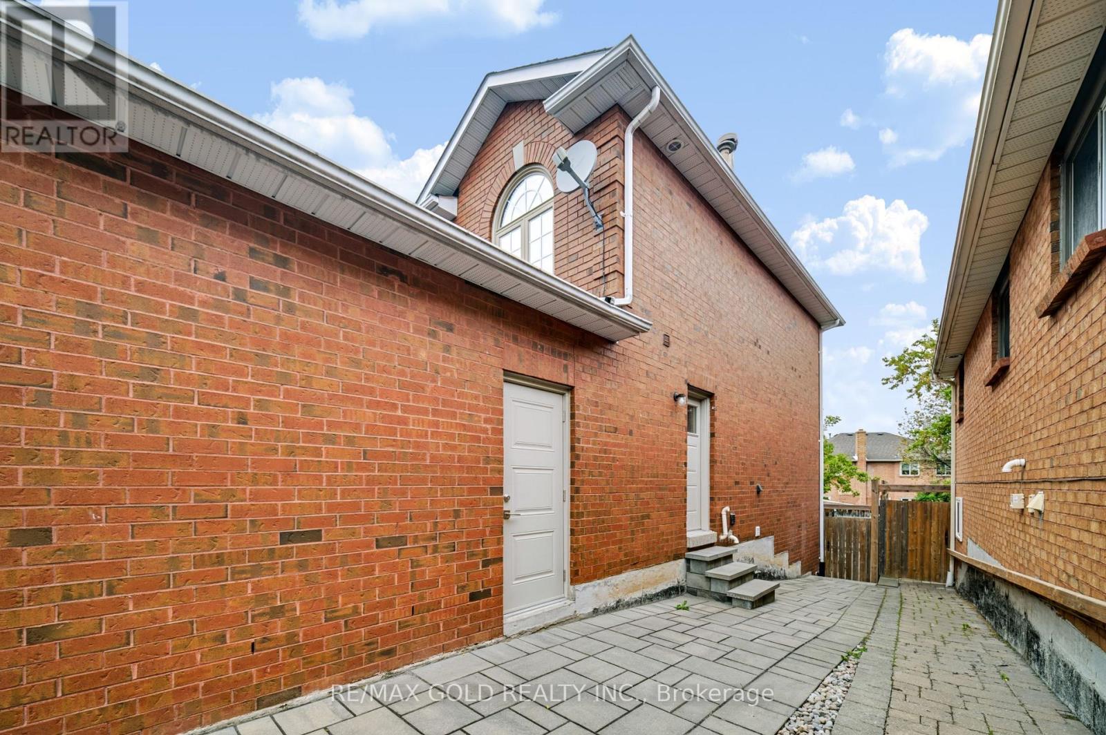 43 GOLDEN MEADOW ROAD - 45