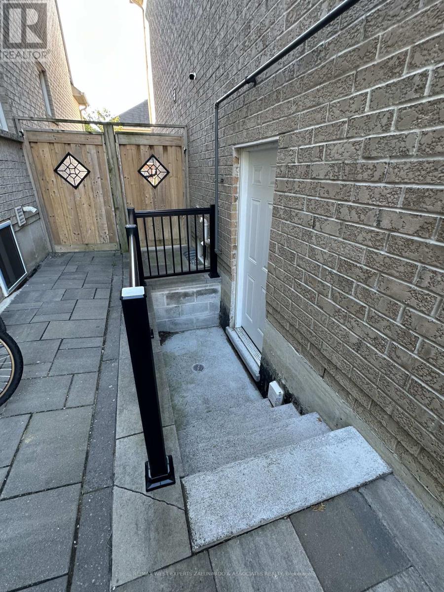 52 Herefordshire Crescent — photo 4