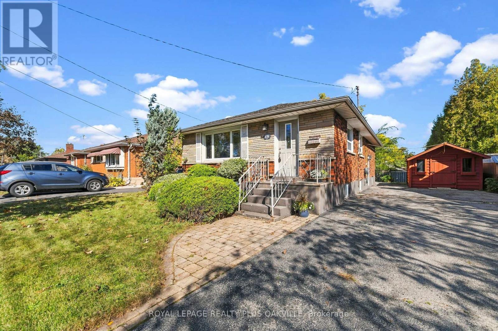 19 Endfield Avenue, Hamilton, ON photo 3