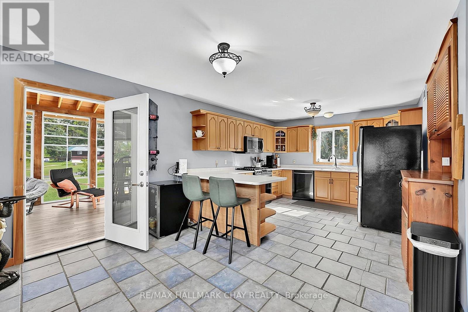 466 BEAUMONT DRIVE - 22