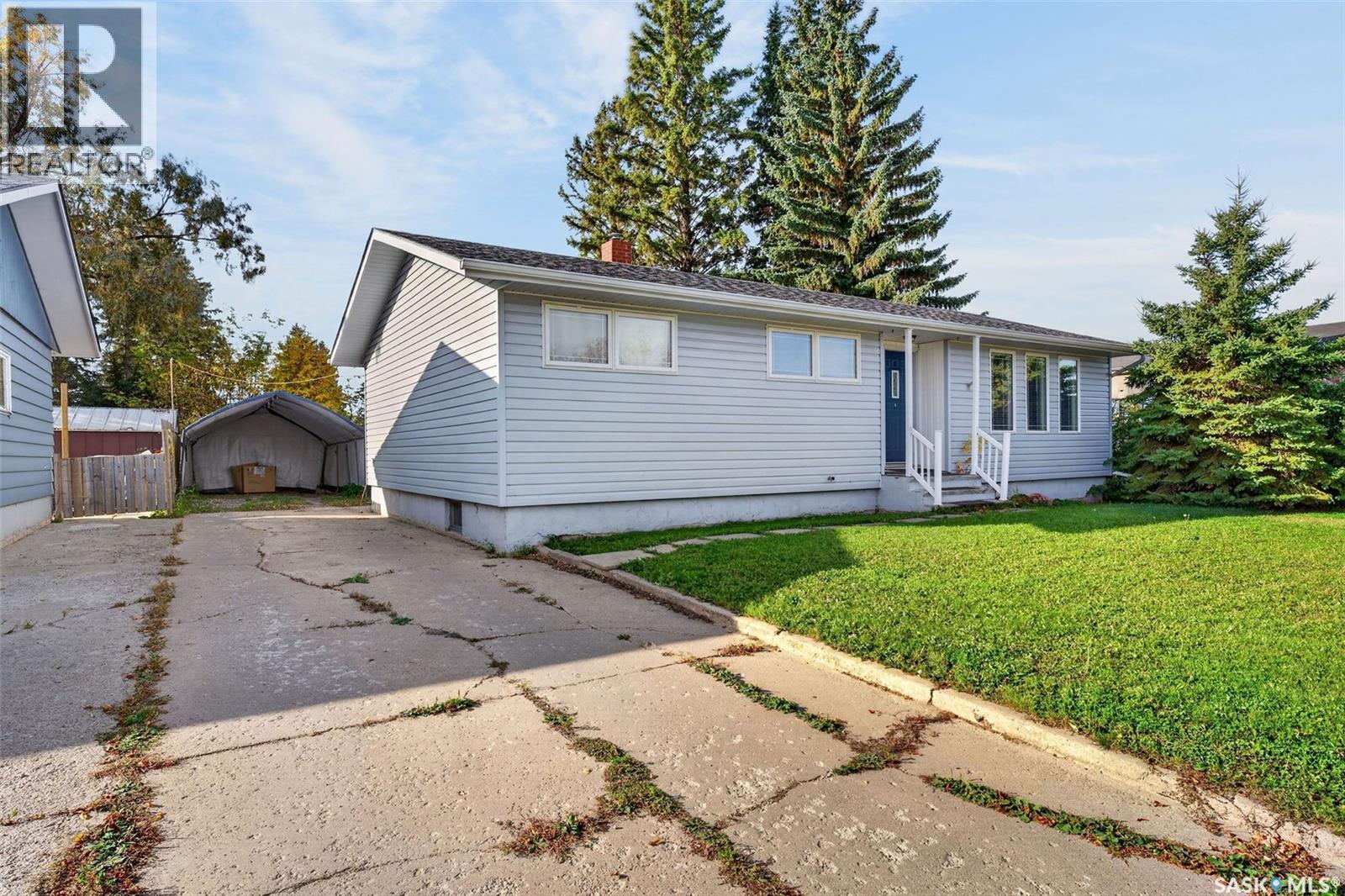 109 Park AVENUE, Melfort — photo 2