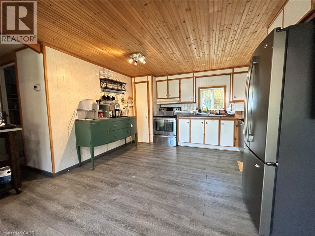 462 WATERFALLS Road - 11