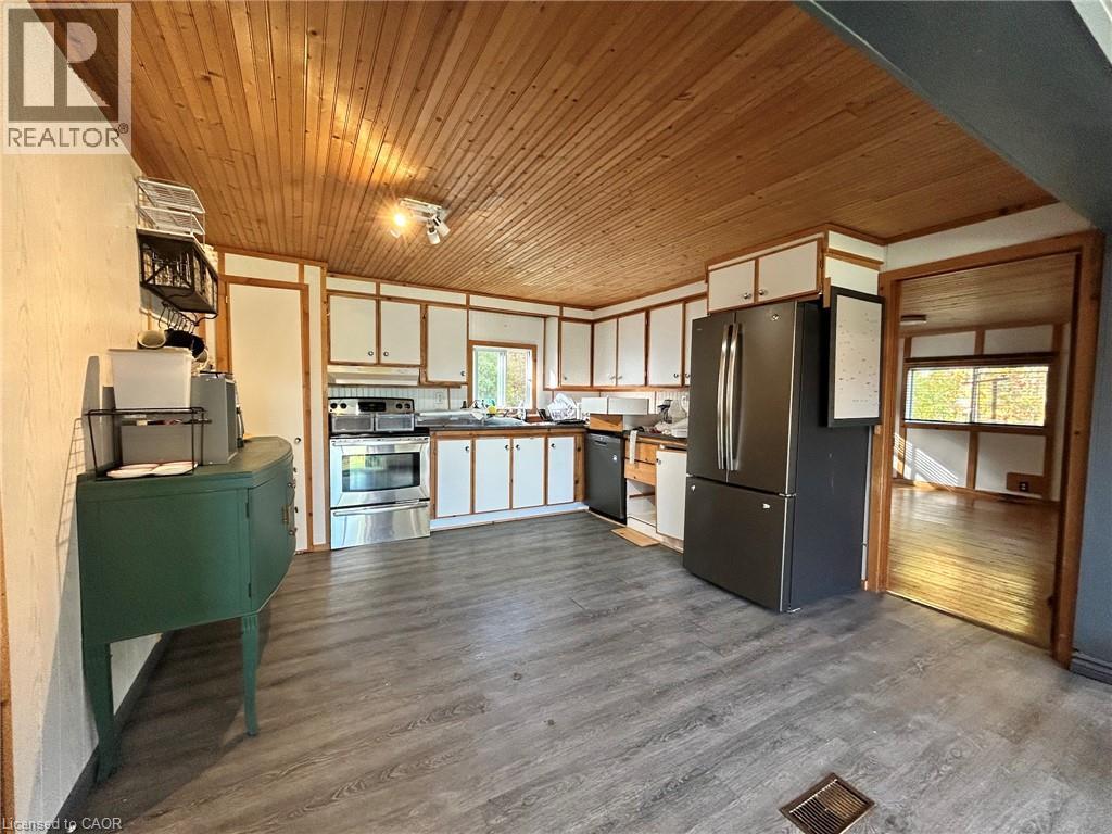 462 WATERFALLS Road - Image 12