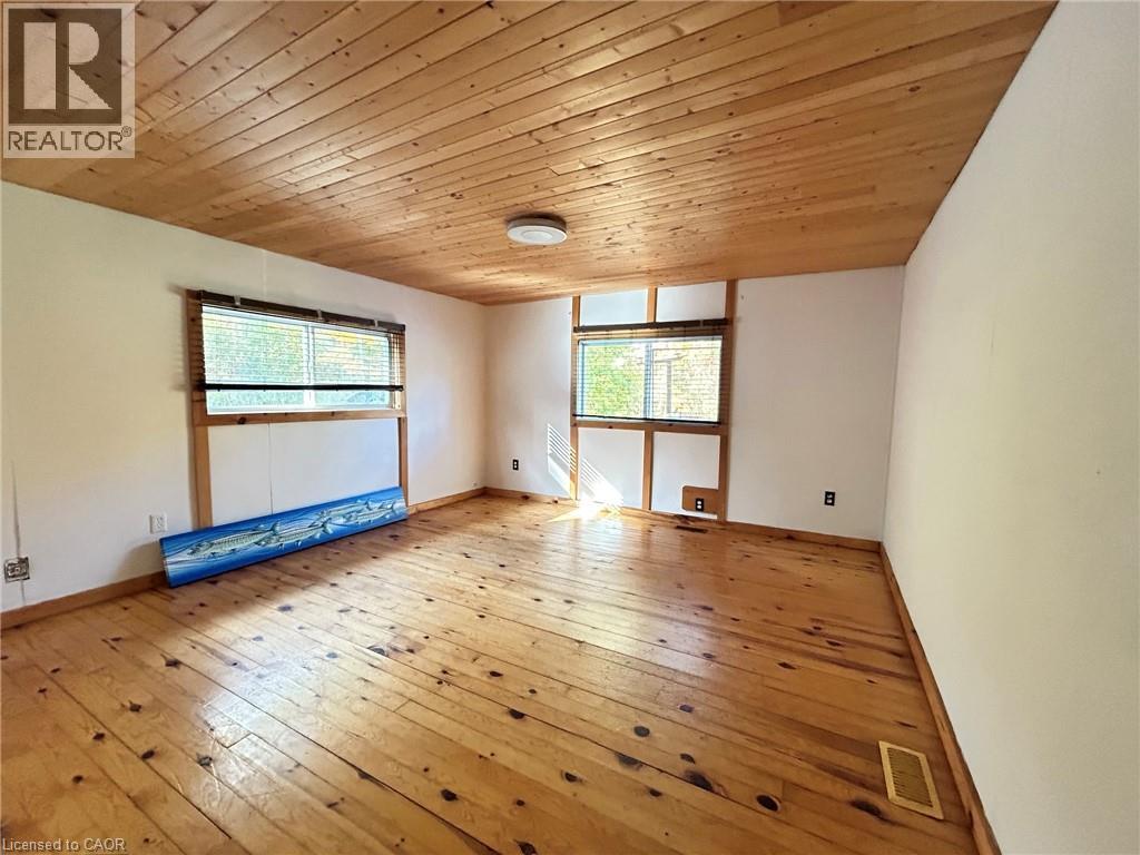 462 WATERFALLS Road - Image 14