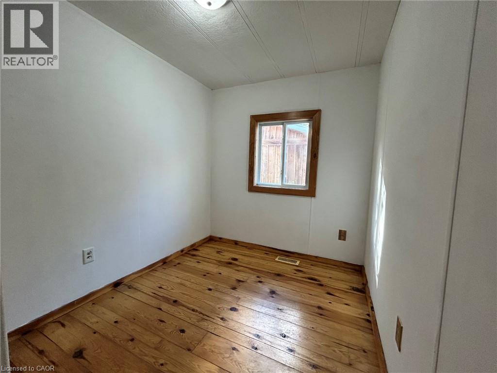 462 WATERFALLS Road - Image 16